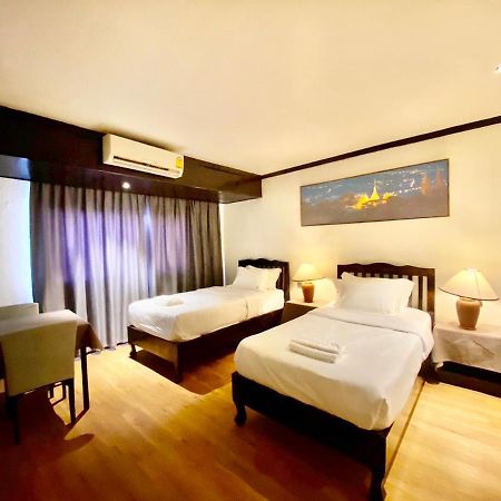 Thapaeplacehotel Chiang Mai Exterior foto